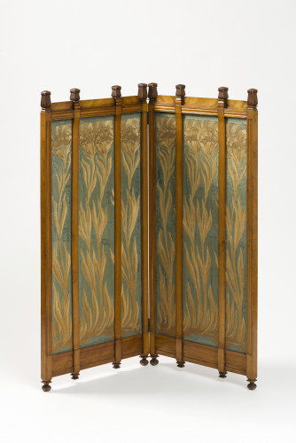 a wooden framed screen with six embroidered panels and a hinge in the middle