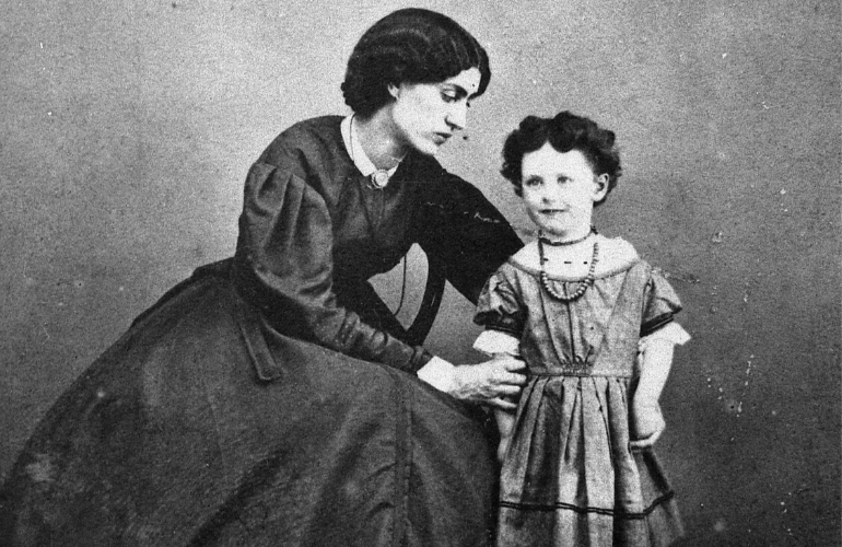 Jane Morris poses with her young daughter, Jenny Morris